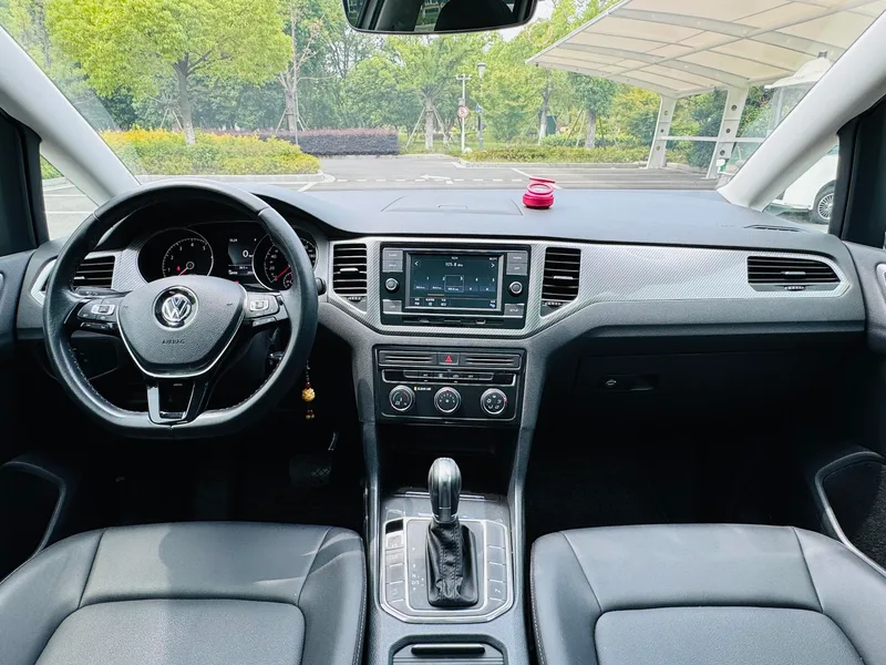 Volkswagen Golf Sportsvan 2019 280TSI automatic watch type Country VI interior photo 10 Volkswagen Golf Sportsvan 2019 280TSI automatic watch type Country VI interior photo 10