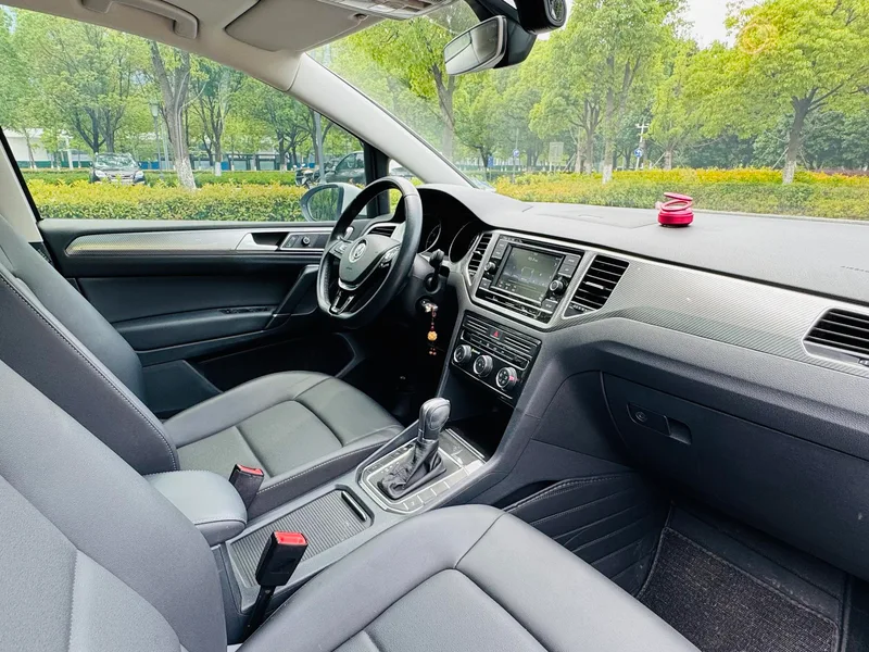 Volkswagen Golf Sportsvan 2019 280TSI automatic watch type Country VI interior photo 11 Volkswagen Golf Sportsvan 2019 280TSI automatic watch type Country VI interior photo 11