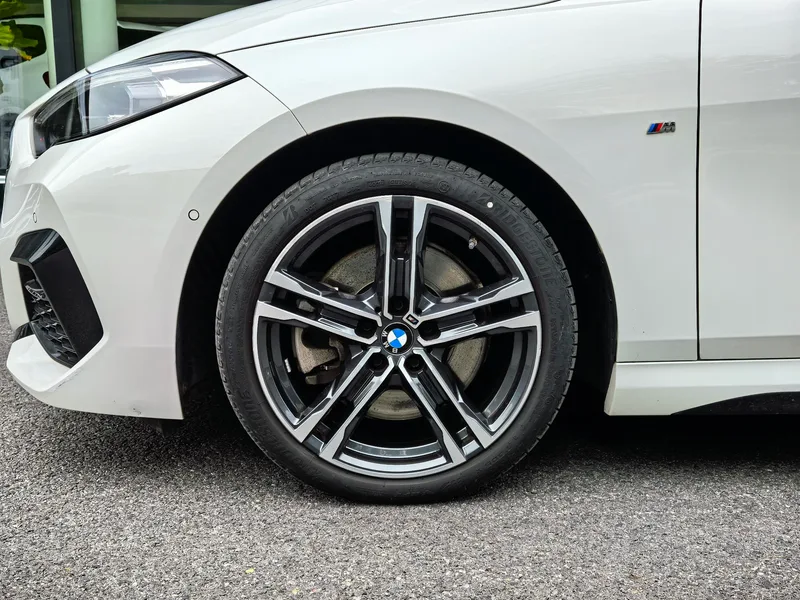 BMW 2 Series 2023 225i Coupé de cuatro puertas M Conjunto deportivo exterior foto 6 BMW 2 Series 2023 225i Coupé de cuatro puertas M Conjunto deportivo exterior foto 6