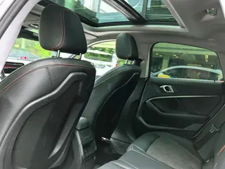 BMW 2 Series 2023 225i Coupé de cuatro puertas M Conjunto deportivo interior foto 11 BMW 2 Series 2023 225i Coupé de cuatro puertas M Conjunto deportivo interior foto 11