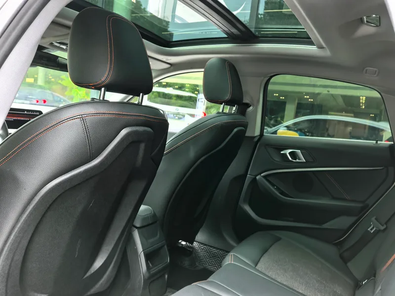 BMW 2 Series 2023 225i Coupé de cuatro puertas M Conjunto deportivo interior foto 11 BMW 2 Series 2023 225i Coupé de cuatro puertas M Conjunto deportivo interior foto 11