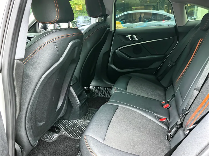 BMW 2 Series 2023 225i Coupé de cuatro puertas M Conjunto deportivo interior foto 12 BMW 2 Series 2023 225i Coupé de cuatro puertas M Conjunto deportivo interior foto 12