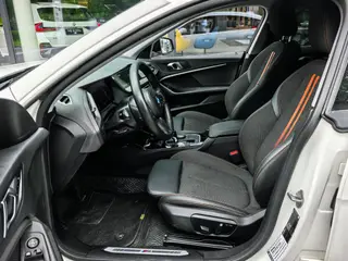 BMW 2 Series 2023 225i Coupé de cuatro puertas M Conjunto deportivo interior foto 13 BMW 2 Series 2023 225i Coupé de cuatro puertas M Conjunto deportivo interior foto 13