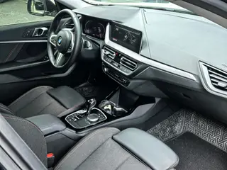 BMW 2 Series 2023 225i Coupé de cuatro puertas M Conjunto deportivo interior foto 16 BMW 2 Series 2023 225i Coupé de cuatro puertas M Conjunto deportivo interior foto 16
