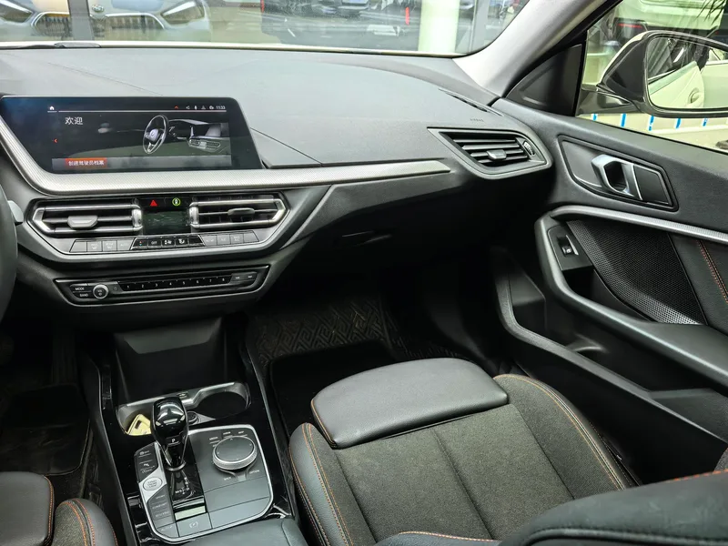 BMW 2 Series 2023 225i Coupé de cuatro puertas M Conjunto deportivo interior foto 17 BMW 2 Series 2023 225i Coupé de cuatro puertas M Conjunto deportivo interior foto 17