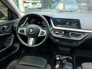 BMW 2 Series 2023 225i Coupé de cuatro puertas M Conjunto deportivo interior foto 18 BMW 2 Series 2023 225i Coupé de cuatro puertas M Conjunto deportivo interior foto 18