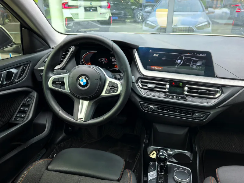 BMW 2 Series 2023 225i Coupé de cuatro puertas M Conjunto deportivo interior foto 18 BMW 2 Series 2023 225i Coupé de cuatro puertas M Conjunto deportivo interior foto 18