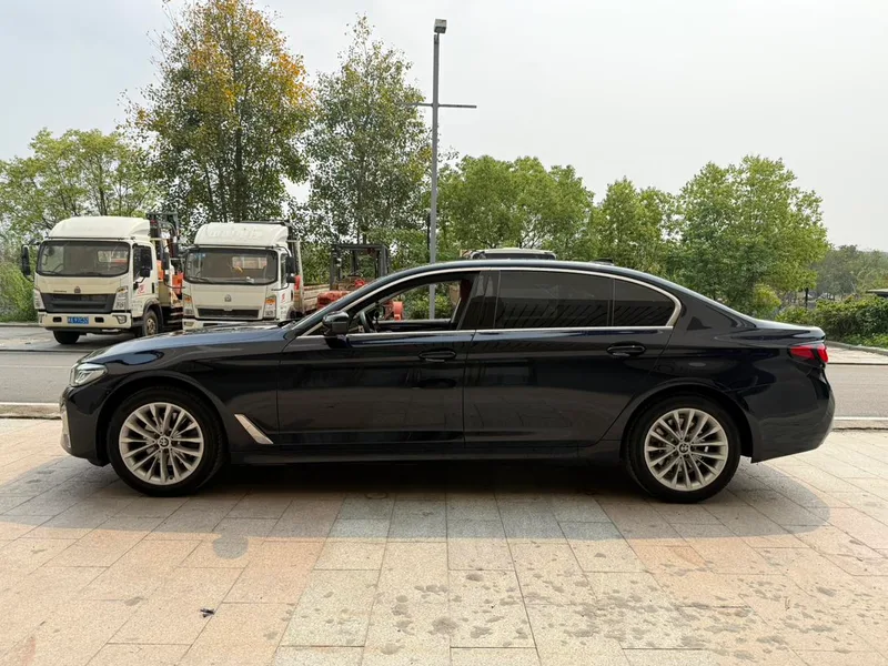 BMW 5 Series 2022 Reforma 525Li Traje de lujo exterior foto 4 BMW 5 Series 2022 Reforma 525Li Traje de lujo exterior foto 4