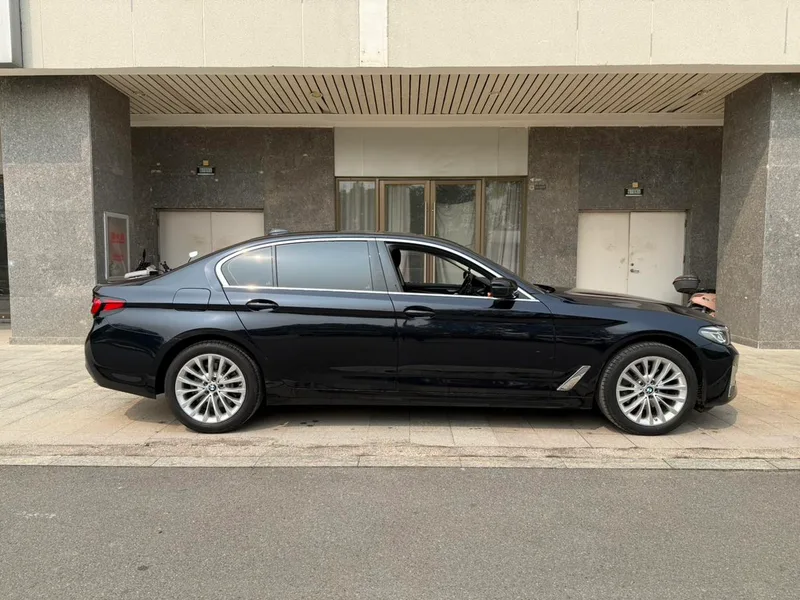 BMW 5 Series 2022 Reforma 525Li Traje de lujo exterior foto 5 BMW 5 Series 2022 Reforma 525Li Traje de lujo exterior foto 5