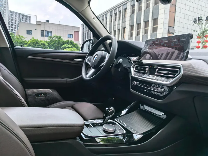 BMW X3 2022 xDrive30i Leading Type M Obsidian Night Suit interior photo 11 BMW X3 2022 xDrive30i Leading Type M Obsidian Night Suit interior photo 11