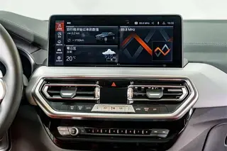 BMW X4 2022 xDrive 25i M Sports suit interior photo 13 BMW X4 2022 xDrive 25i M Sports suit interior photo 13