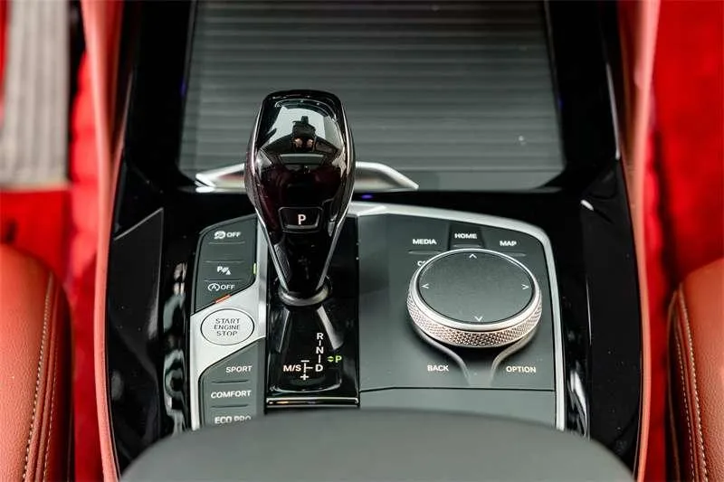 BMW X4 2022 xDrive 25i M Sports suit interior photo 14 BMW X4 2022 xDrive 25i M Sports suit interior photo 14