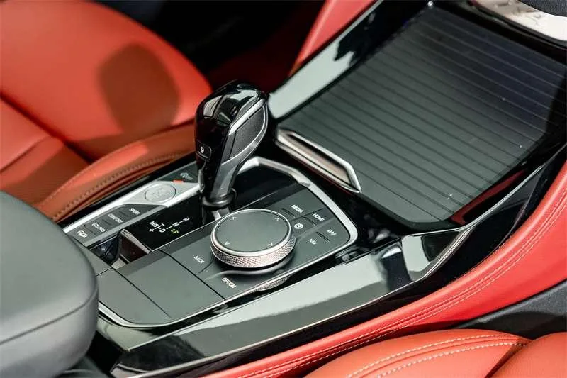 BMW X4 2022 xDrive 25i M Sports suit interior photo 18 BMW X4 2022 xDrive 25i M Sports suit interior photo 18