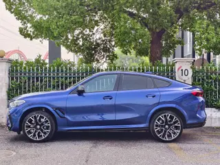 BMW X6 M 2022 4.4T Автоматический Полный привод 5 Кресло Оригинальная версия экстерьер фото 3 BMW X6 M 2022 4.4T Автоматический Полный привод 5 Кресло Оригинальная версия экстерьер фото 3