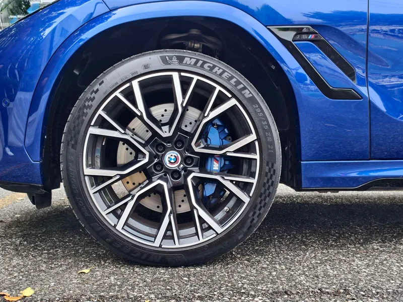 BMW X6 M 2022 4.4T Автоматический Полный привод 5 Кресло Оригинальная версия экстерьер фото 7 BMW X6 M 2022 4.4T Автоматический Полный привод 5 Кресло Оригинальная версия экстерьер фото 7