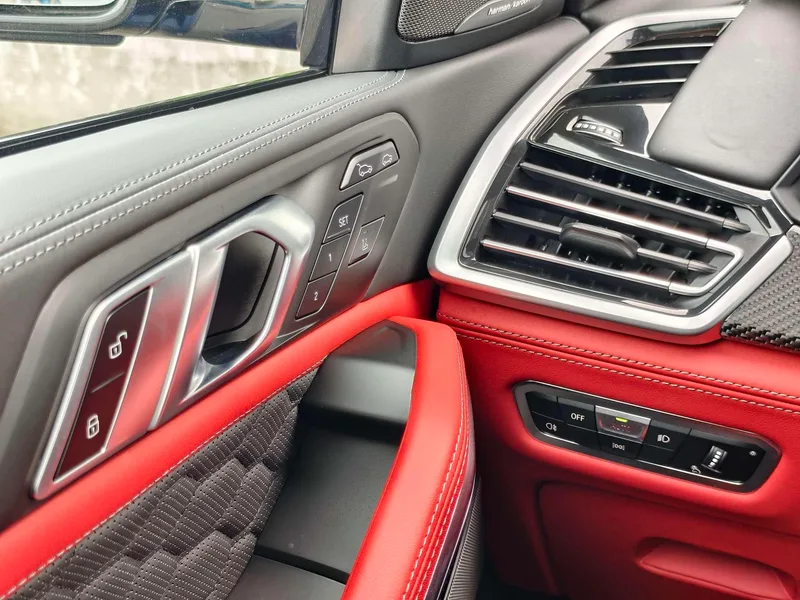 BMW X6 M 2022 4.4T Автоматический Полный привод 5 Кресло Оригинальная версия интерьер фото 15 BMW X6 M 2022 4.4T Автоматический Полный привод 5 Кресло Оригинальная версия интерьер фото 15