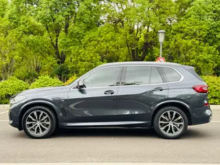 BMW X5 2022 xDrive40i M Ensemble de sport extérieur photo 4 BMW X5 2022 xDrive40i M Ensemble de sport extérieur photo 4
