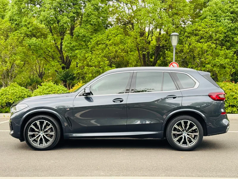 BMW X5 2022 xDrive40i M Ensemble de sport extérieur photo 4 BMW X5 2022 xDrive40i M Ensemble de sport extérieur photo 4