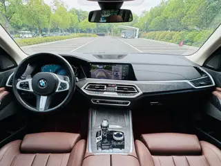 BMW X5 2022 xDrive40i M Ensemble de sport intérieur photo 10 BMW X5 2022 xDrive40i M Ensemble de sport intérieur photo 10