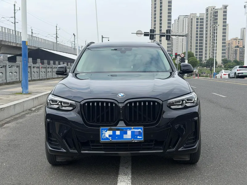 BMW X3 2023 xDrive30i Лидирующий M Ночной костюм экстерьер фото 2