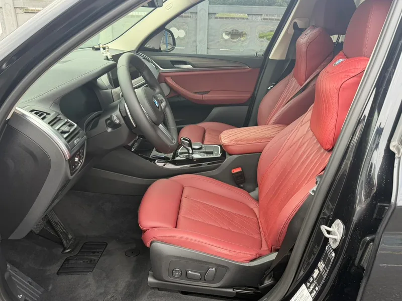 BMW X3 2023 xDrive30i Лидирующий M Ночной костюм интерьер фото 7