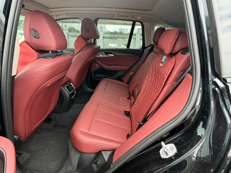 BMW X3 2023 xDrive30i Лидирующий M Ночной костюм интерьер фото 8