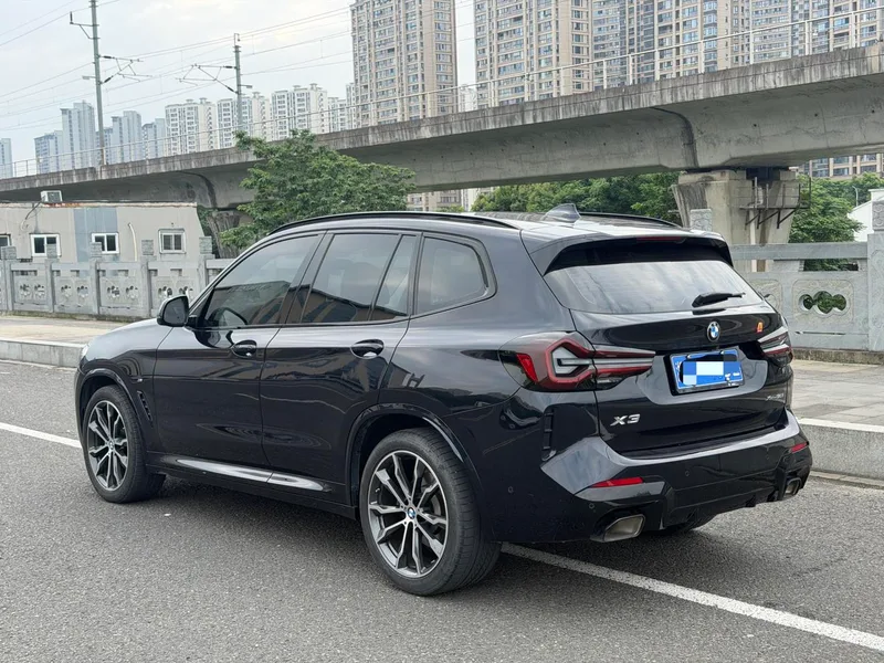 BMW X3 2023 xDrive30i Лидирующий M Ночной костюм интерьер фото 10