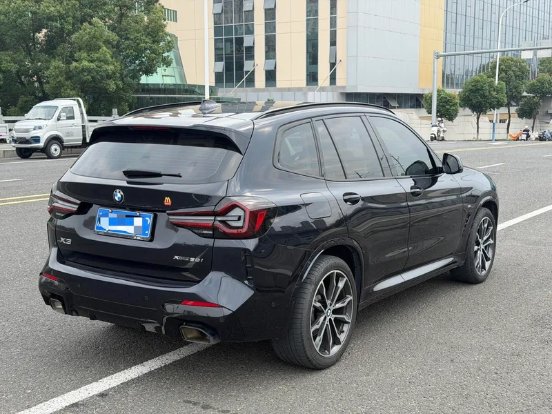 BMW X3 2023 xDrive30i Лидирующий M Ночной костюм интерьер фото 11