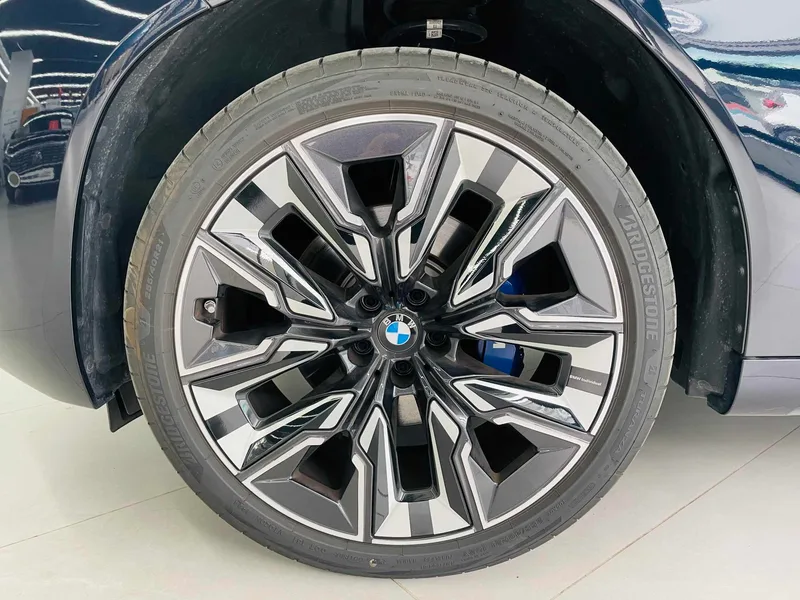BMW X3 2025 xDrive30L Tipo de lujo M Conjunto deportivo exterior foto 3 BMW X3 2025 xDrive30L Tipo de lujo M Conjunto deportivo exterior foto 3