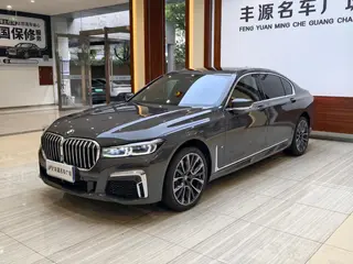 BMW 7 Series 2022 740Li xDrive Type administratif M Ensemble de sport