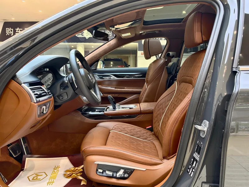 BMW 7 Series 2022 740Li xDrive Type administratif M Ensemble de sport extérieur photo 6 BMW 7 Series 2022 740Li xDrive Type administratif M Ensemble de sport extérieur photo 6