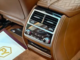 BMW 7 Series 2022 740Li xDrive Type administratif M Ensemble de sport intérieur photo 12 BMW 7 Series 2022 740Li xDrive Type administratif M Ensemble de sport intérieur photo 12
