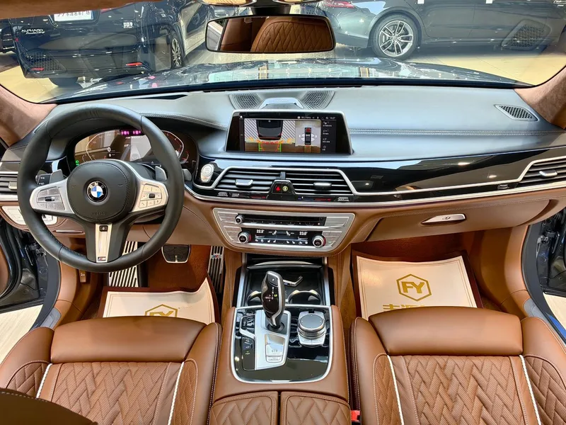 BMW 7 Series 2022 740Li xDrive Type administratif M Ensemble de sport intérieur photo 13 BMW 7 Series 2022 740Li xDrive Type administratif M Ensemble de sport intérieur photo 13