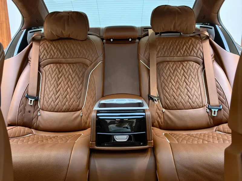 BMW 7 Series 2022 740Li xDrive Type administratif M Ensemble de sport intérieur photo 16 BMW 7 Series 2022 740Li xDrive Type administratif M Ensemble de sport intérieur photo 16