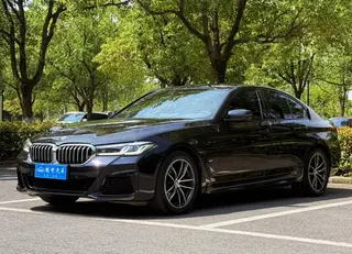 BMW 5 Series 2021 525i M Conjunto deportivo