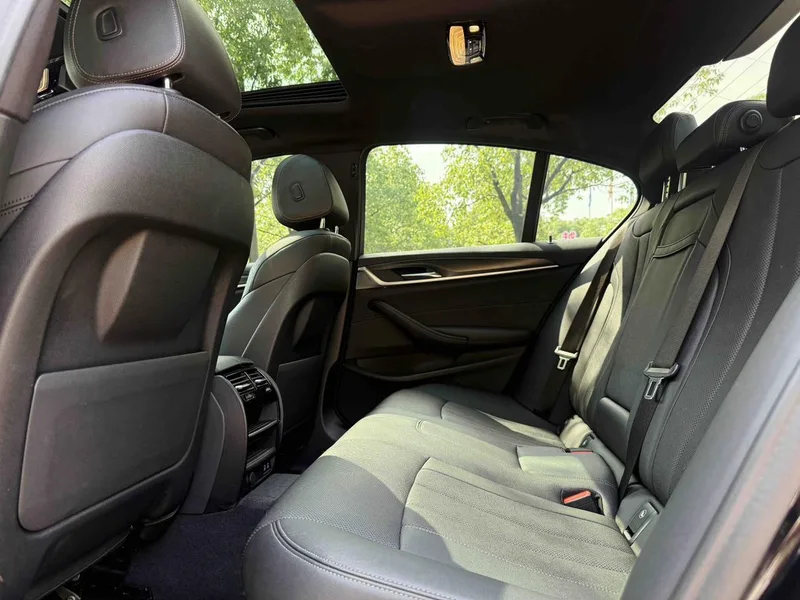 BMW 5 Series 2021 525i M Sports suit interior photo 11 BMW 5 Series 2021 525i M Sports suit interior photo 11