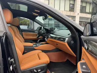 BMW 6 Series GT 2022 630i M Спортивный костюм интерьер фото 7