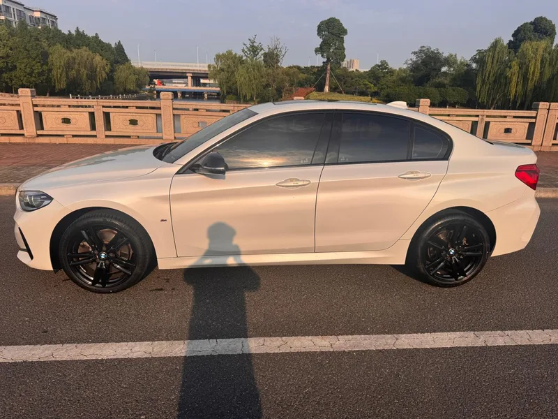 BMW 1 Series 2021 Mise à jour 125i M Édition de nuit sportive Yao extérieur photo 3 BMW 1 Series 2021 Mise à jour 125i M Édition de nuit sportive Yao extérieur photo 3