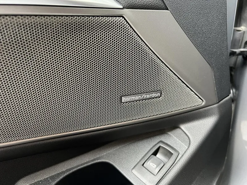 BMW 3 Series 2025 330Li Premium Class M Sports Night Suit interior photo 14 BMW 3 Series 2025 330Li Premium Class M Sports Night Suit interior photo 14