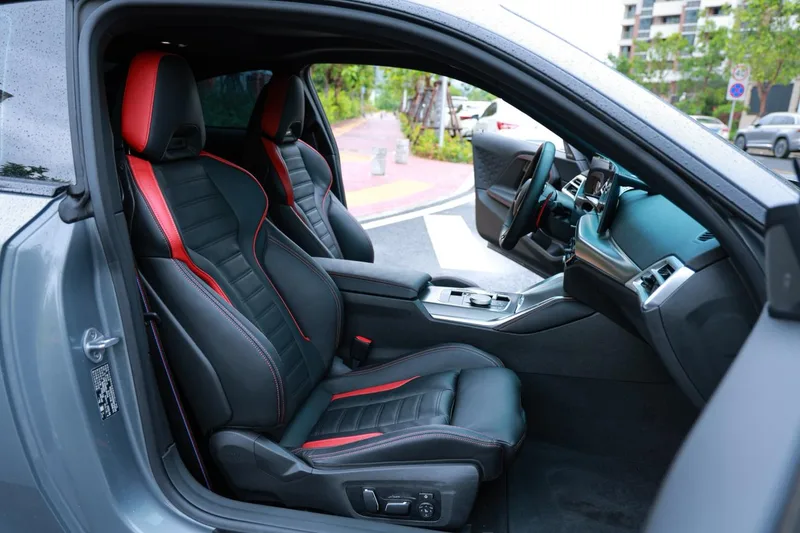 BMW 2 Series 2025 M240i xDrive Coupe interior photo 7 BMW 2 Series 2025 M240i xDrive Coupe interior photo 7