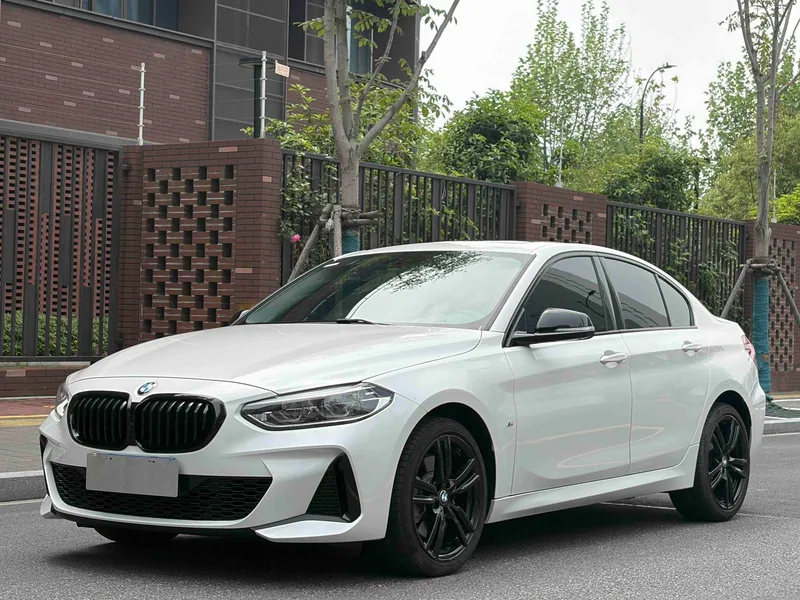 BMW 1 Series 2023 125i M Édition de nuit sportive Yao extérieur photo 1 BMW 1 Series 2023 125i M Édition de nuit sportive Yao extérieur photo 1