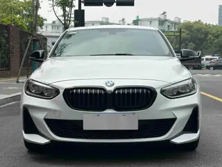 BMW 1 Series 2023 125i M Édition de nuit sportive Yao extérieur photo 2 BMW 1 Series 2023 125i M Édition de nuit sportive Yao extérieur photo 2