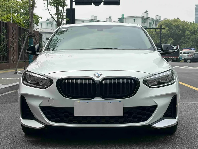 BMW 1 Series 2023 125i M Édition de nuit sportive Yao extérieur photo 2 BMW 1 Series 2023 125i M Édition de nuit sportive Yao extérieur photo 2