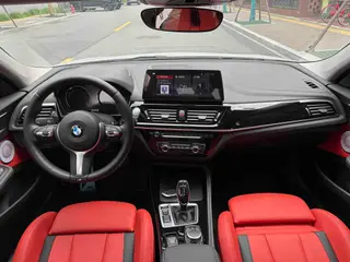 BMW 1 Series 2023 125i M Édition de nuit sportive Yao intérieur photo 11 BMW 1 Series 2023 125i M Édition de nuit sportive Yao intérieur photo 11