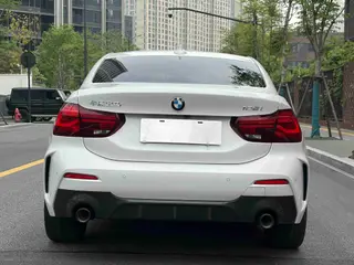 BMW 1 Series 2023 125i M Édition de nuit sportive Yao intérieur photo 13 BMW 1 Series 2023 125i M Édition de nuit sportive Yao intérieur photo 13