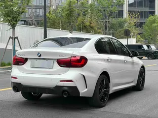 BMW 1 Series 2023 125i M Édition de nuit sportive Yao intérieur photo 14 BMW 1 Series 2023 125i M Édition de nuit sportive Yao intérieur photo 14