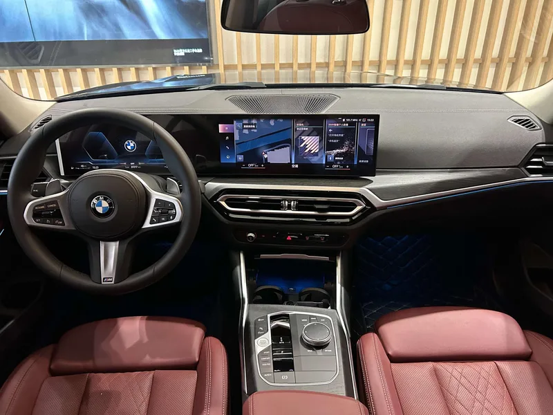 BMW 3 Series 2023 325i M Ensemble de sport intérieur photo 8 BMW 3 Series 2023 325i M Ensemble de sport intérieur photo 8