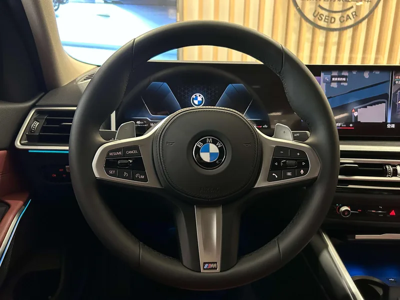 BMW 3 Series 2023 325i M Ensemble de sport intérieur photo 9 BMW 3 Series 2023 325i M Ensemble de sport intérieur photo 9