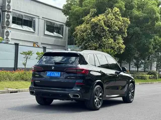 BMW X5 2022 xDrive 30Li Tipo de lujo M Conjunto deportivo exterior foto 4 BMW X5 2022 xDrive 30Li Tipo de lujo M Conjunto deportivo exterior foto 4