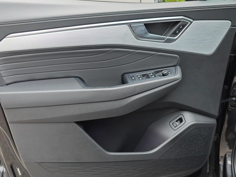 Volkswagen Talagon 2023 380TSI Edición insignia de tracción en las cuatro ruedas 7 Asiento interior foto 13